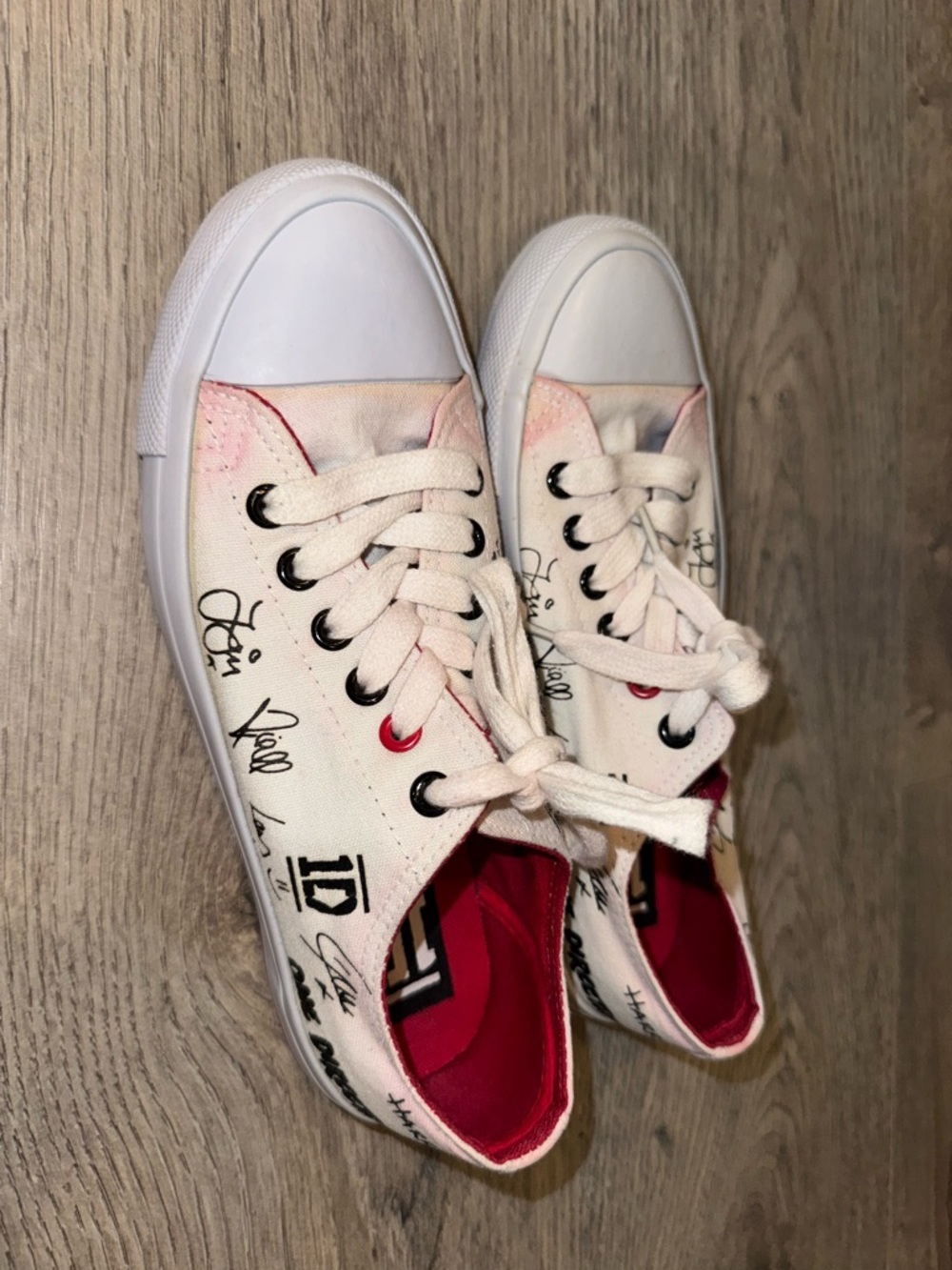 One direction 1D women’s size 6 sneakers preowned